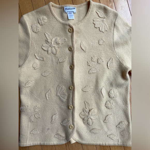 Vintage Pendleton Womens Cardigan Sweater Floral Bead Merino Wool Medium - Picture 2 of 7